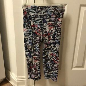 Lululemon 3/4 length leggings sz 6
